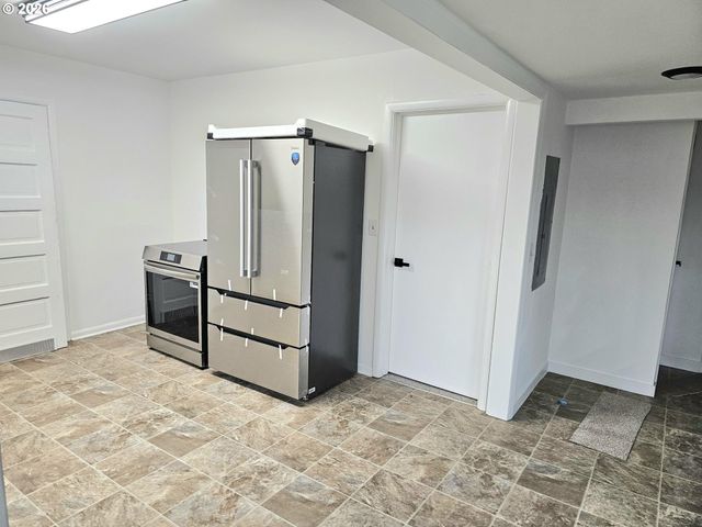 365 BRYAN St, Woodburn, OR 97071