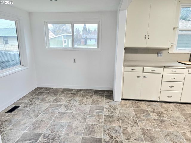 365 BRYAN St, Woodburn, OR 97071