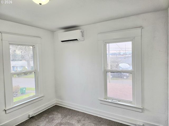 365 BRYAN St, Woodburn, OR 97071