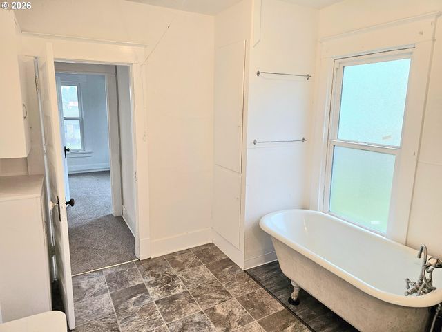 365 BRYAN St, Woodburn, OR 97071