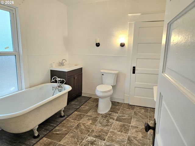 365 BRYAN St, Woodburn, OR 97071