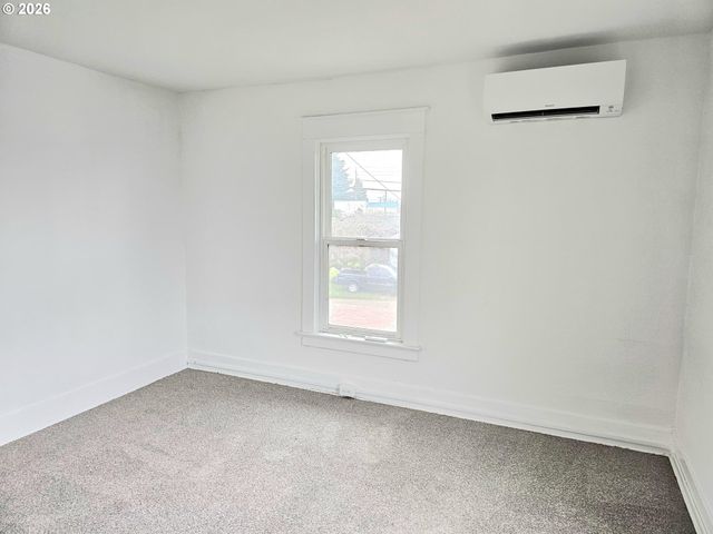 365 BRYAN St, Woodburn, OR 97071