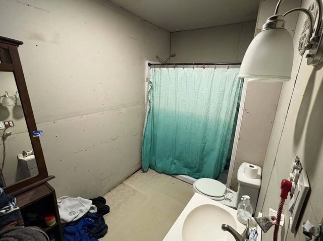 710 Shawnee Street, Graham, TX 76450