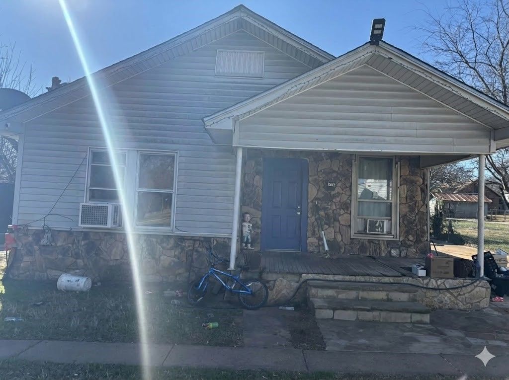 710 Shawnee Street, Graham, TX 76450