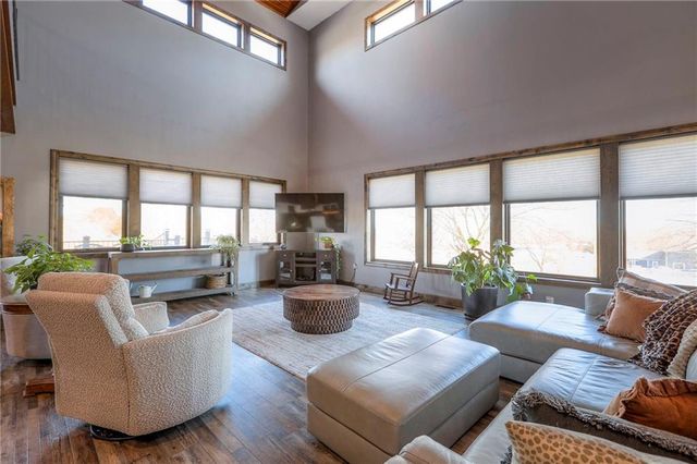 300 SE 30th Street, Oak Grove, MO 64075