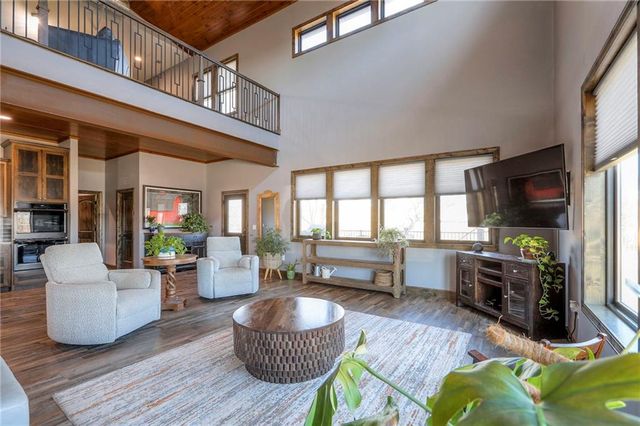 300 SE 30th Street, Oak Grove, MO 64075