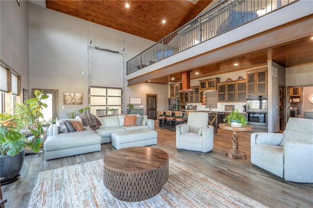 300 SE 30th Street, Oak Grove, MO 64075