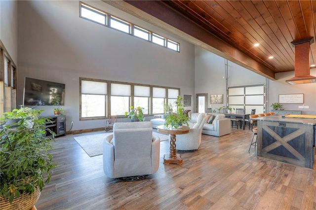 300 SE 30th Street, Oak Grove, MO 64075