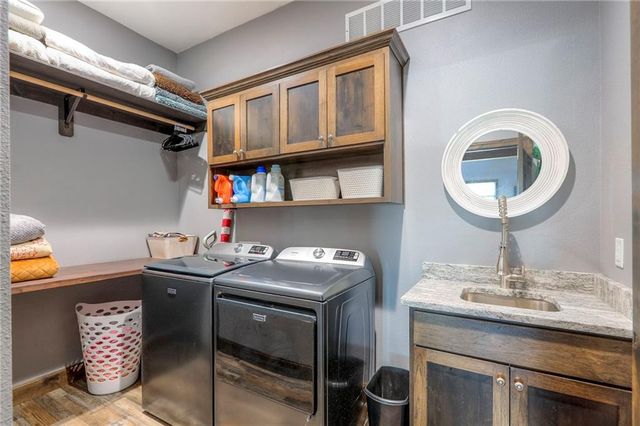 300 SE 30th Street, Oak Grove, MO 64075