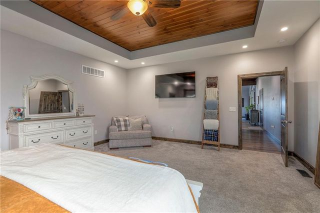 300 SE 30th Street, Oak Grove, MO 64075