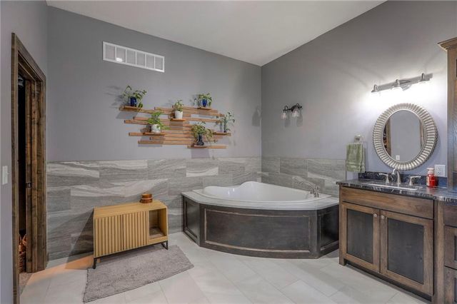 300 SE 30th Street, Oak Grove, MO 64075