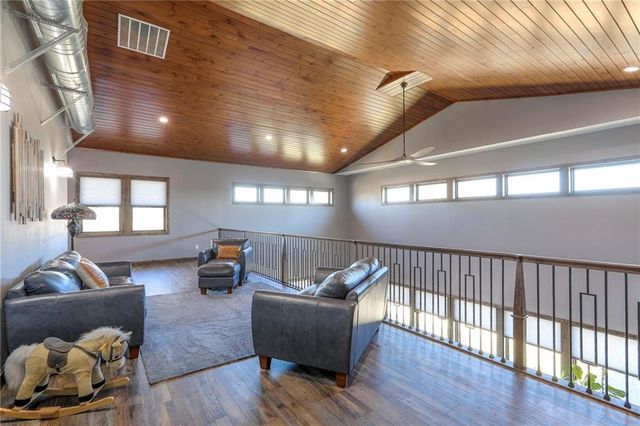 300 SE 30th Street, Oak Grove, MO 64075