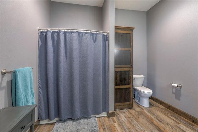 300 SE 30th Street, Oak Grove, MO 64075