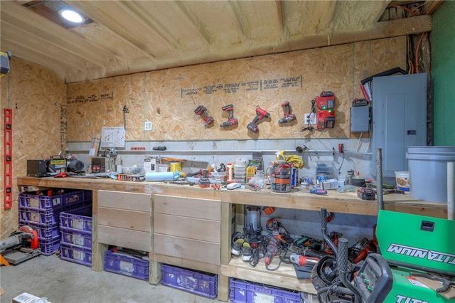 300 SE 30th Street, Oak Grove, MO 64075