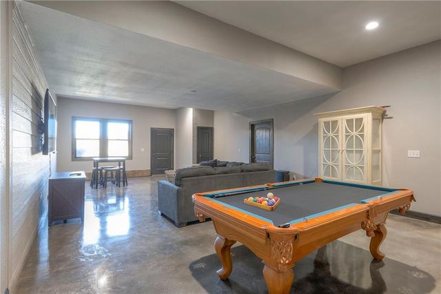 300 SE 30th Street, Oak Grove, MO 64075