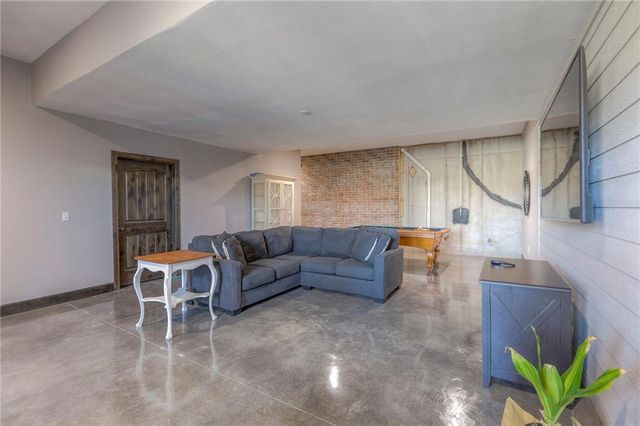 300 SE 30th Street, Oak Grove, MO 64075