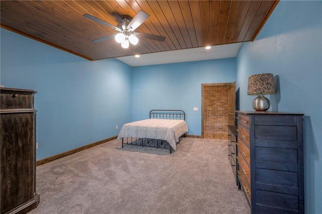 300 SE 30th Street, Oak Grove, MO 64075