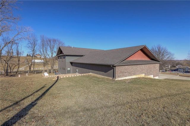 300 SE 30th Street, Oak Grove, MO 64075