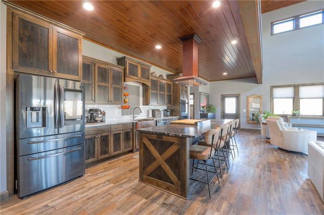 300 SE 30th Street, Oak Grove, MO 64075