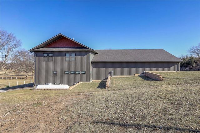 300 SE 30th Street, Oak Grove, MO 64075
