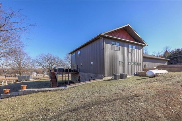 300 SE 30th Street, Oak Grove, MO 64075