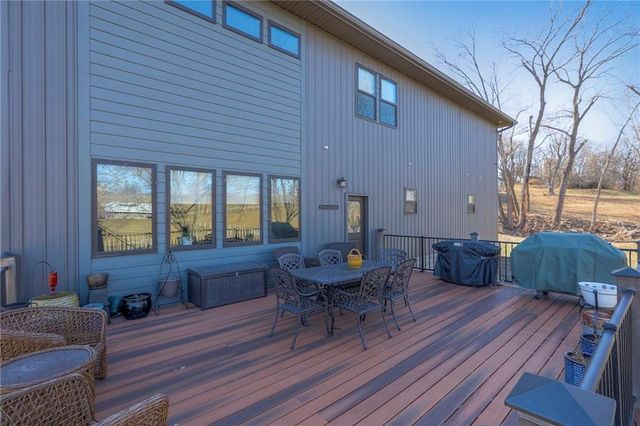 300 SE 30th Street, Oak Grove, MO 64075