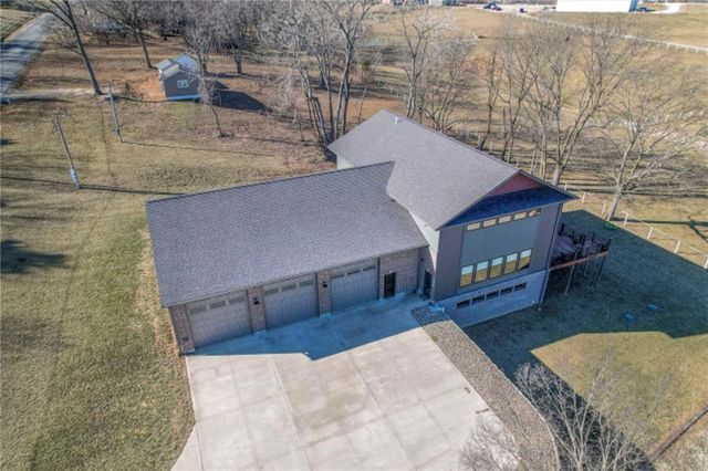 300 SE 30th Street, Oak Grove, MO 64075