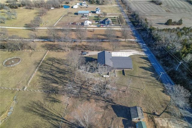 300 SE 30th Street, Oak Grove, MO 64075