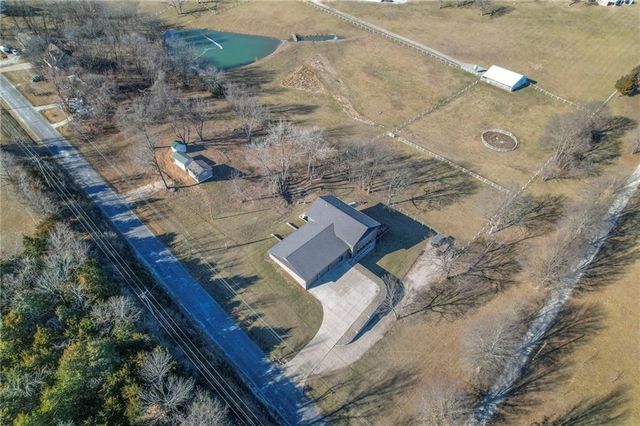 300 SE 30th Street, Oak Grove, MO 64075