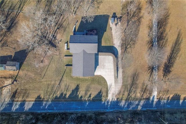 300 SE 30th Street, Oak Grove, MO 64075