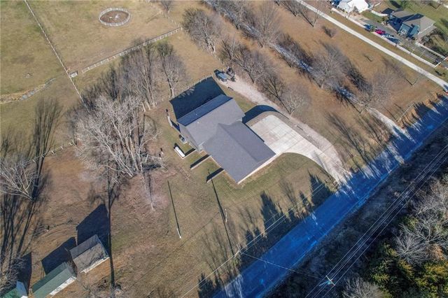 300 SE 30th Street, Oak Grove, MO 64075