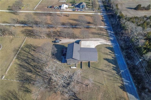 300 SE 30th Street, Oak Grove, MO 64075