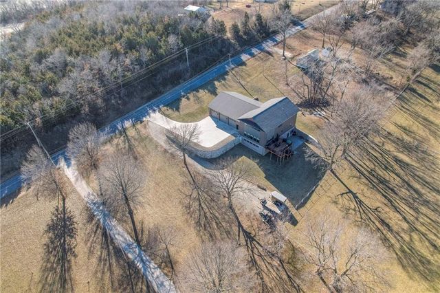 300 SE 30th Street, Oak Grove, MO 64075