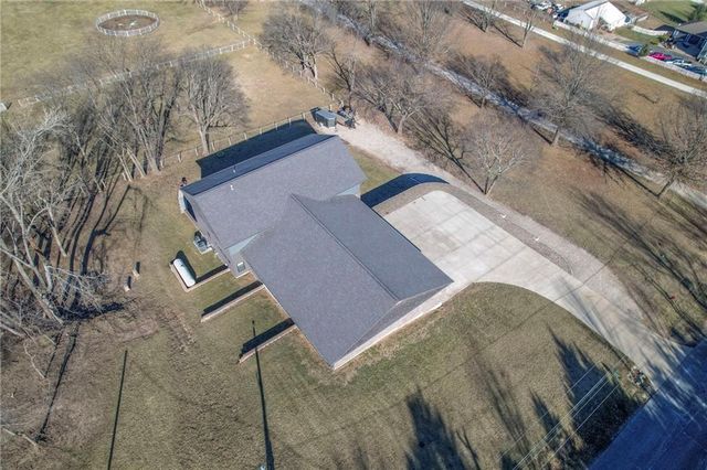 300 SE 30th Street, Oak Grove, MO 64075