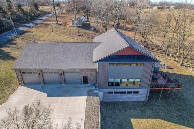 300 SE 30th Street, Oak Grove, MO 64075