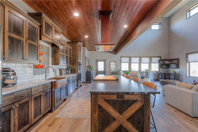 300 SE 30th Street, Oak Grove, MO 64075