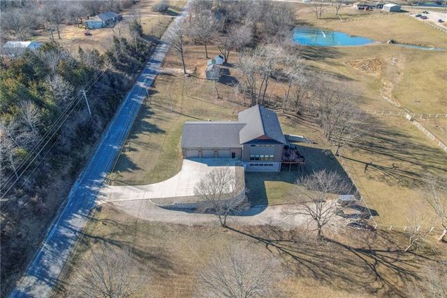 300 SE 30th Street, Oak Grove, MO 64075