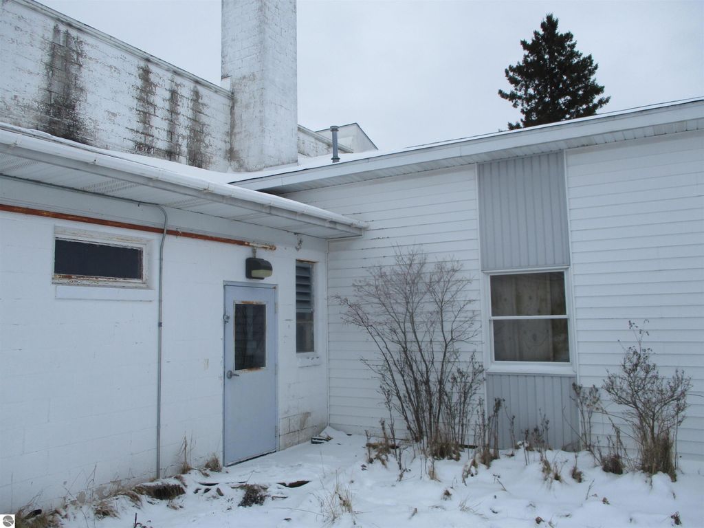 Image 11 of property listing at 329 N Washington Street, Prescott, MI 48756