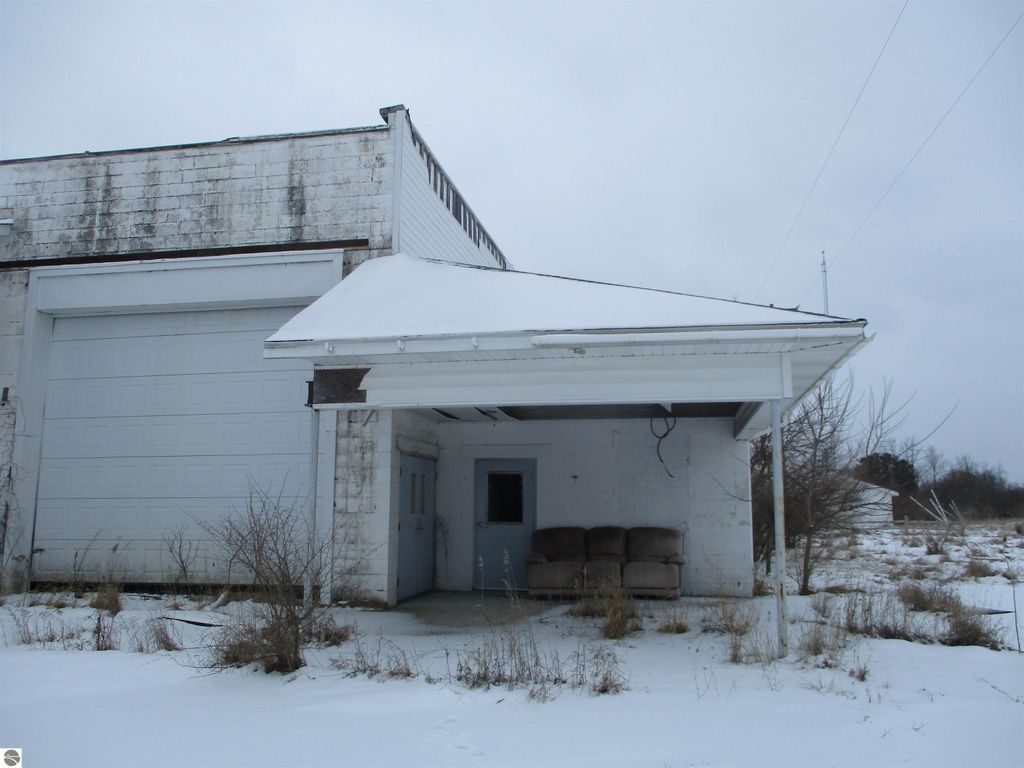 Image 14 of property listing at 329 N Washington Street, Prescott, MI 48756