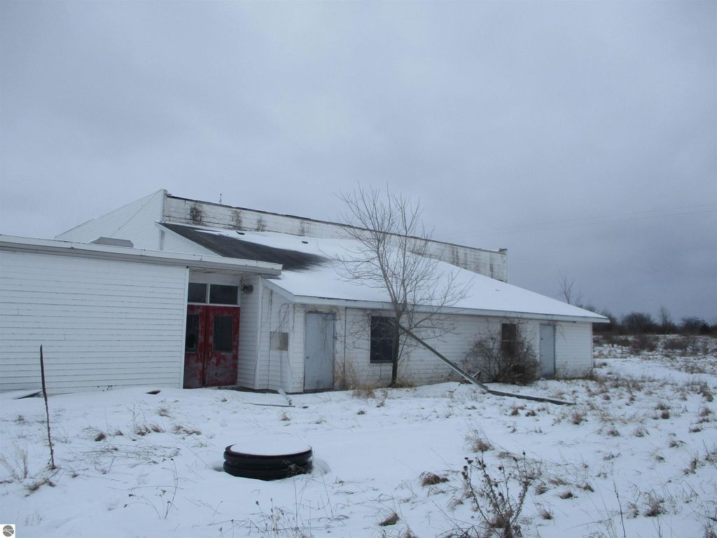 Image 16 of property listing at 329 N Washington Street, Prescott, MI 48756