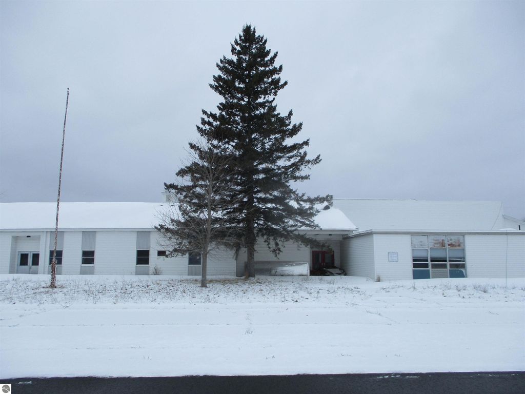 Image 3 of property listing at 329 N Washington Street, Prescott, MI 48756