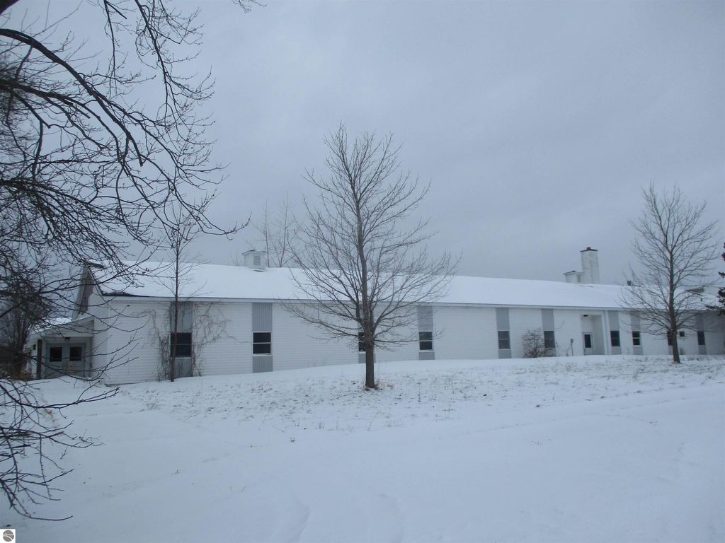 Image 4 of property listing at 329 N Washington Street, Prescott, MI 48756