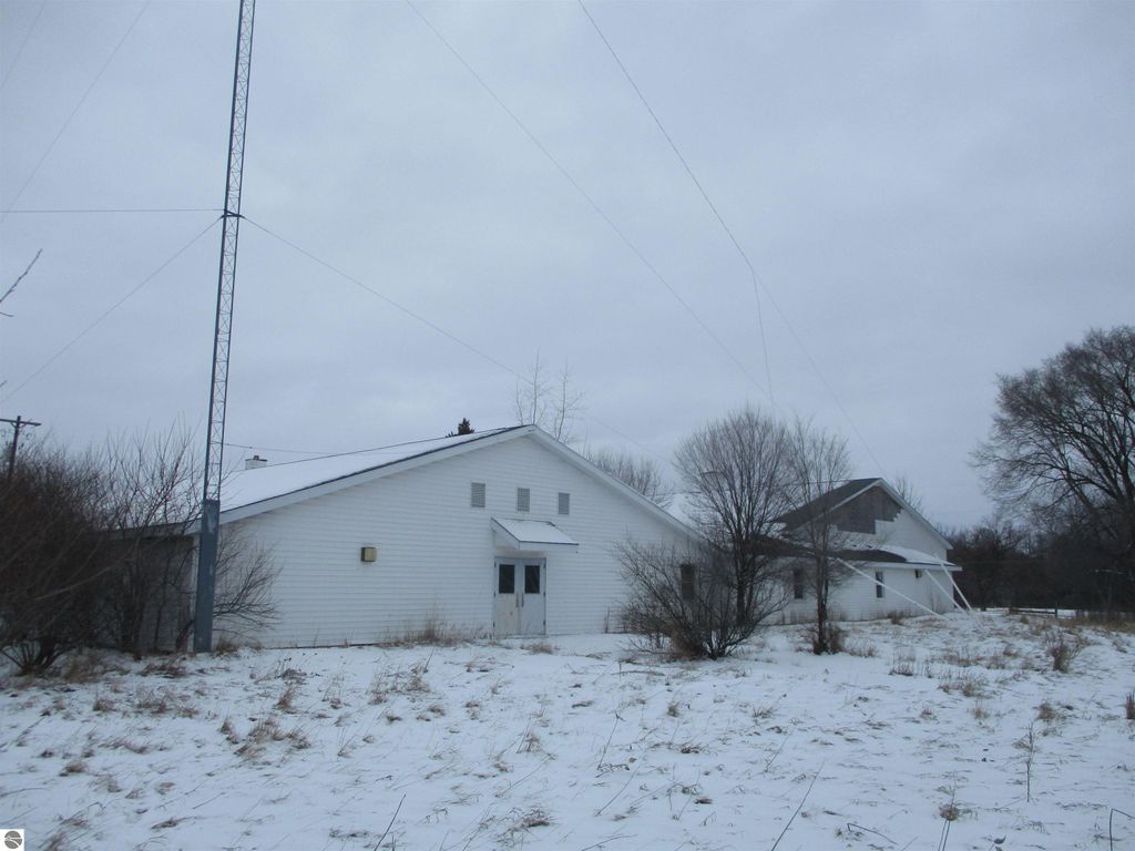 Image 5 of property listing at 329 N Washington Street, Prescott, MI 48756