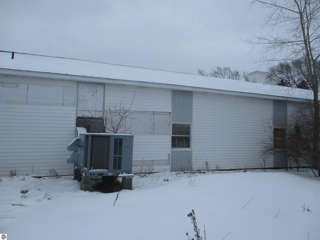 Image 7 of property listing at 329 N Washington Street, Prescott, MI 48756