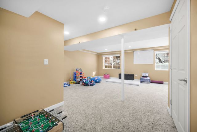 369 Vaughn Circle, Aurora, IL 60502