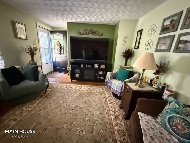 347 Ash St, Reading, MA 01867