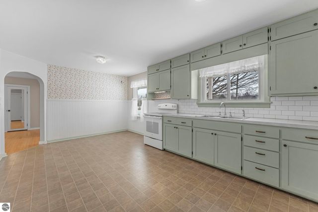 10890 S Watkoski Road, Traverse City, MI 49684