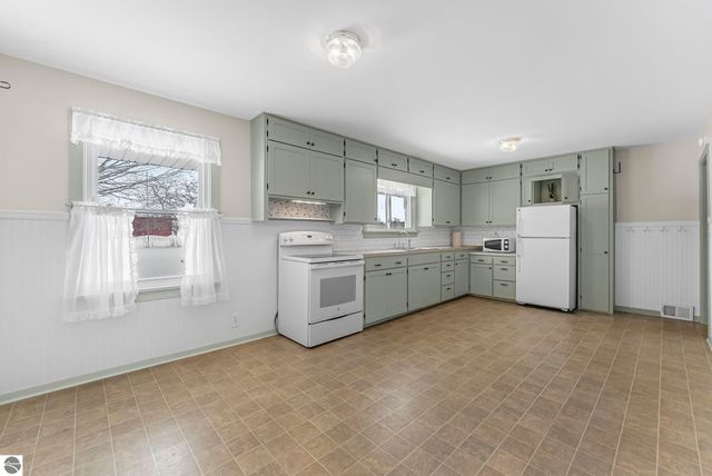 10890 S Watkoski Road, Traverse City, MI 49684