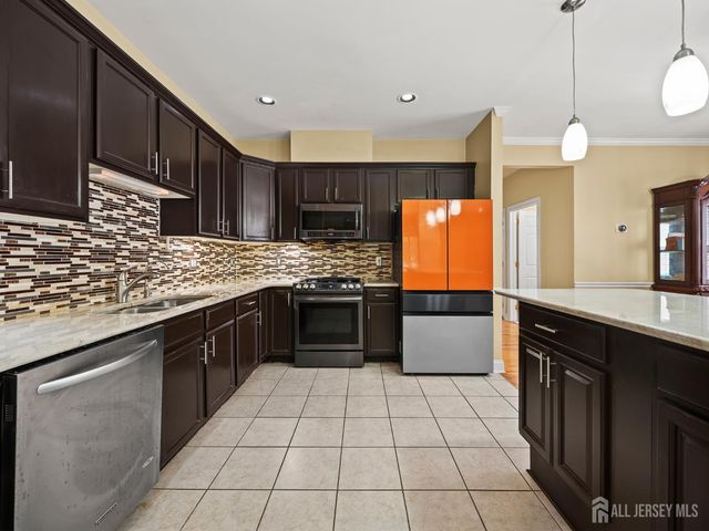167 Raymound Boulevard, Parsippany-troy Hills, NJ 07054