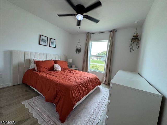 330 SW 23rd TER, Cape Coral, FL 33991